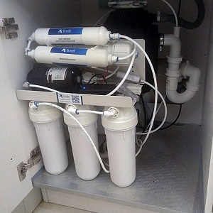 Обратный осмос Ecvols RO-55PM, 6 ступеней очистки, с помпой и минерализатором, бак 10л