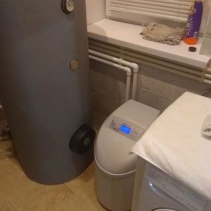 Кабинетный умягчитель WaterBox 400 B, Потребители : до 2 человек, сброс 60л